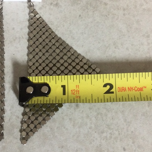 Silver triangle mesh shiny drop earrings - Picture 5 of 7